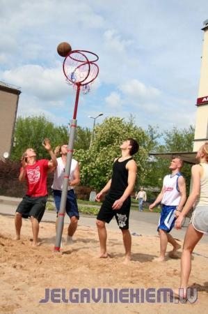 Ieskats pludmales basketbola turnīrā