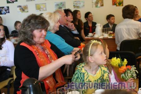 Mūsdienās vecmāmiņas prot visu
