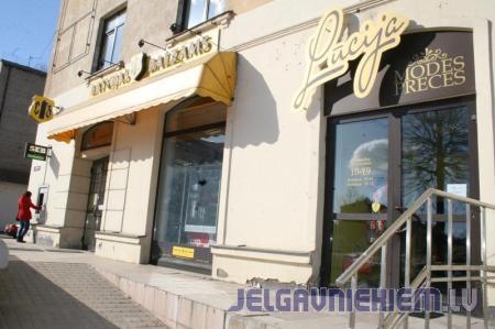 Pavasara vēsmas modes preču salonā 
