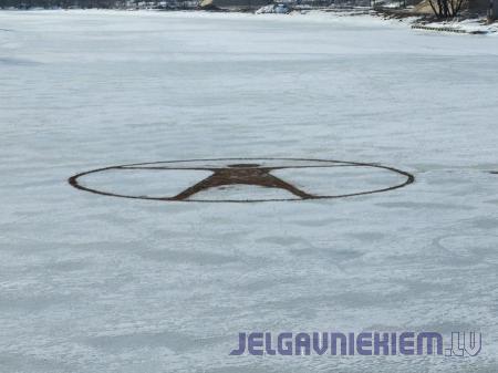 Aculiecinieks: zīmējums uz ledus