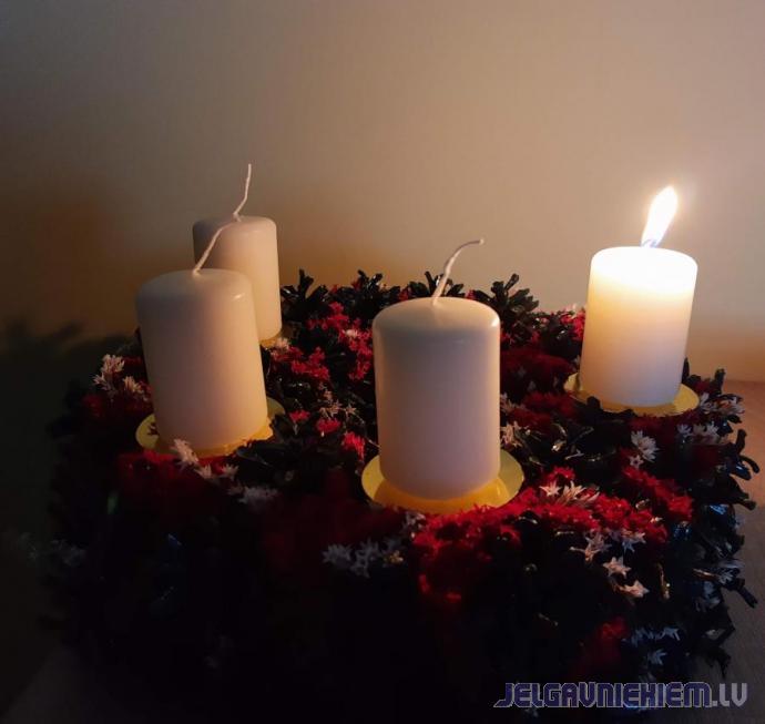 Šodien pirmā advente