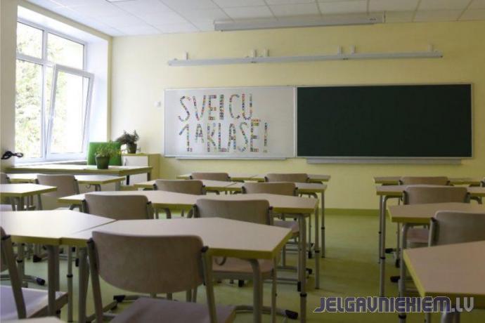 Līdz aprīļa vidum mācības notiks tikai attālināti