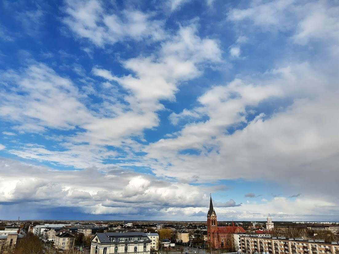 Trešdien gaidāms lietus, bet uzspīdēs arī saule