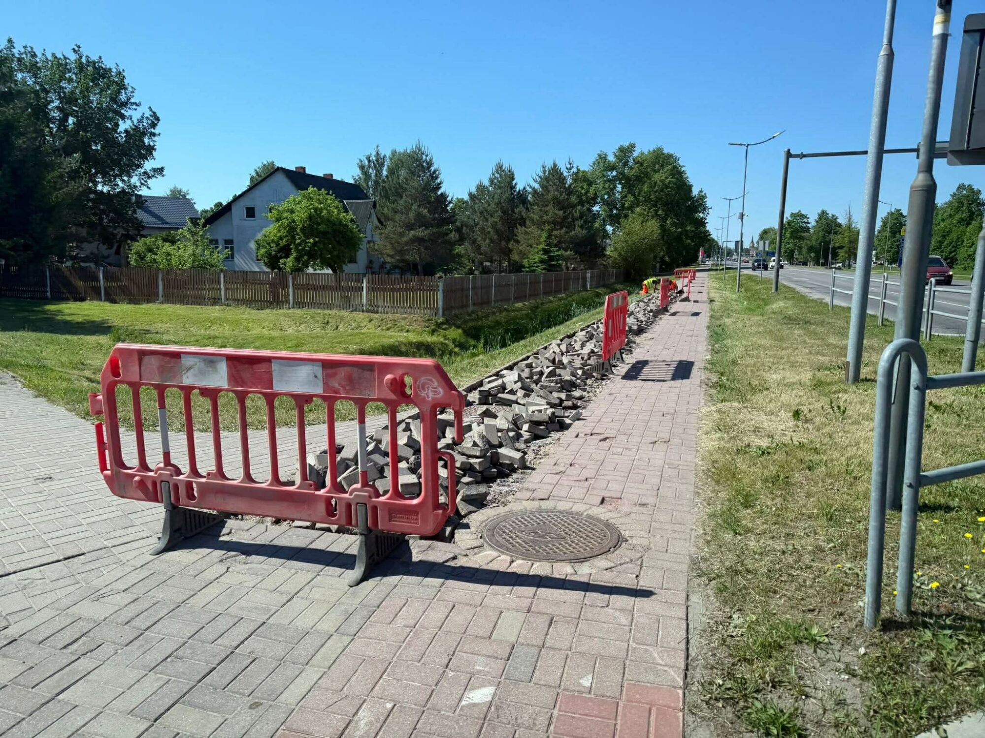 Pilnībā sakārtos Rīgas ielas ietves posmu