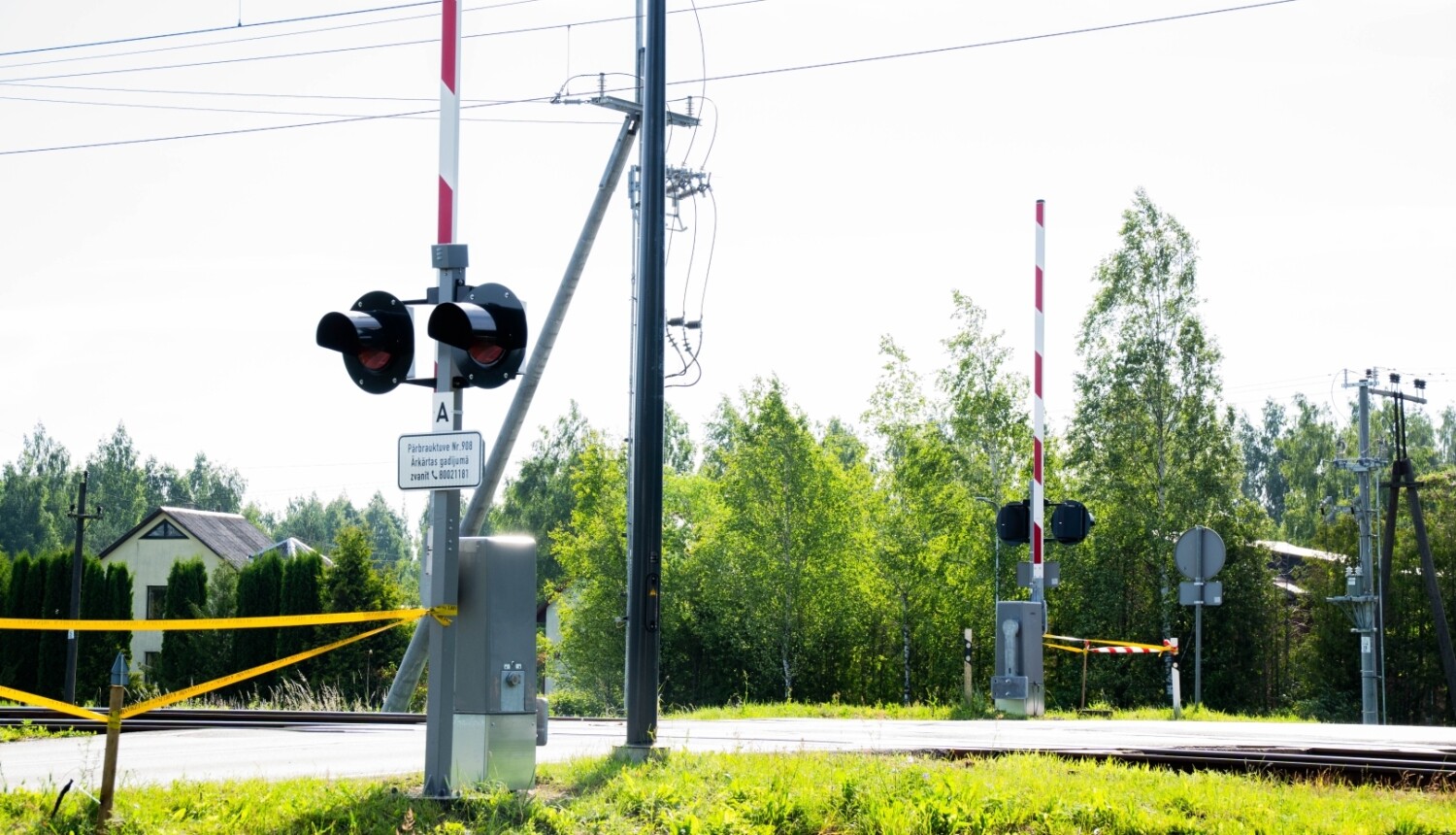 Ozolnieku dzelzceļa pārbrauktuvē uzstādītas automātiskās drošības ierīces