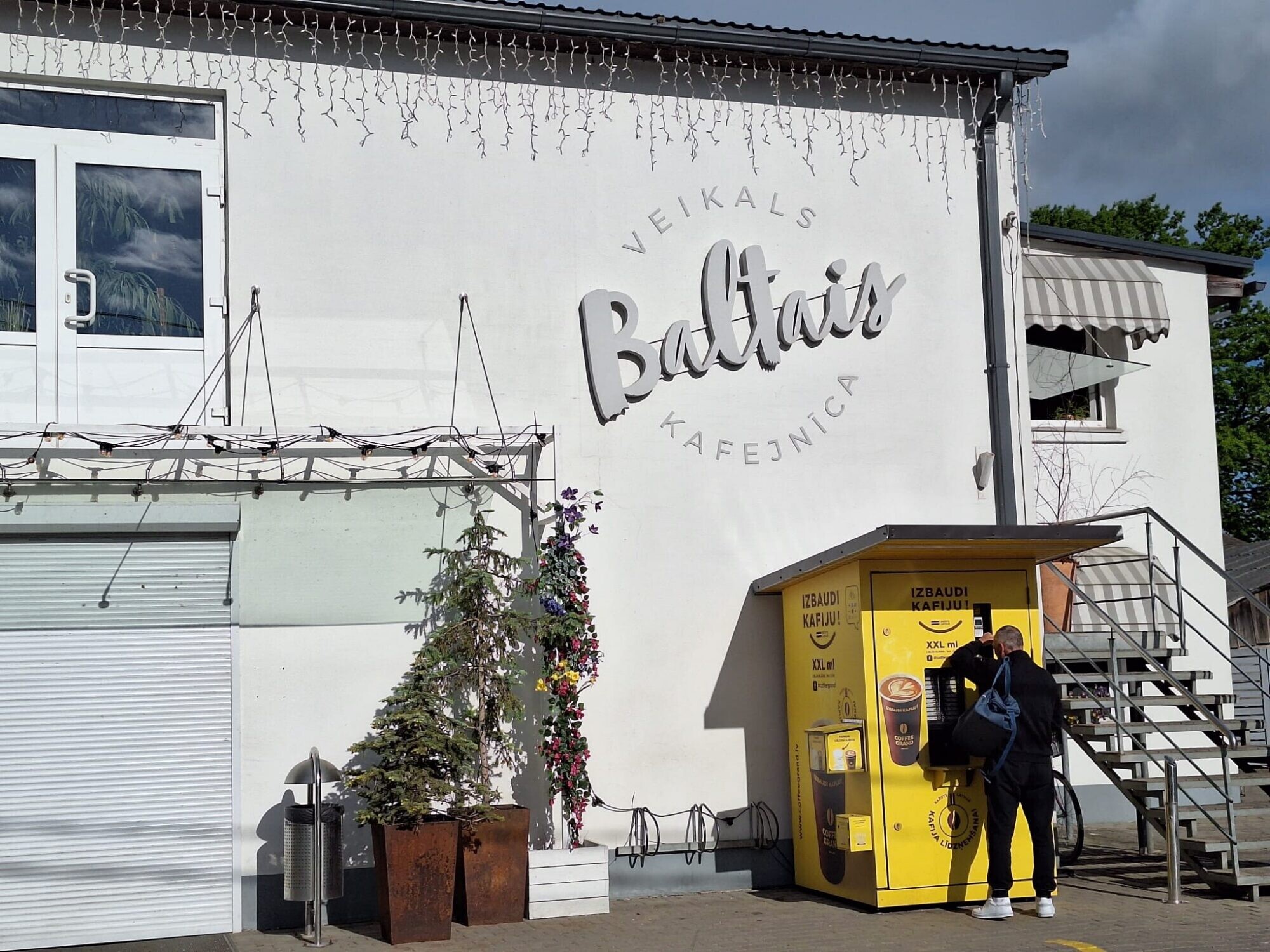 “Baltais veikals” kafejnīca atsāk darbu