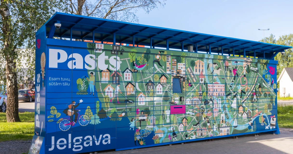 Pasts Jelgavai dāvina īpašā dizaina pakomātu